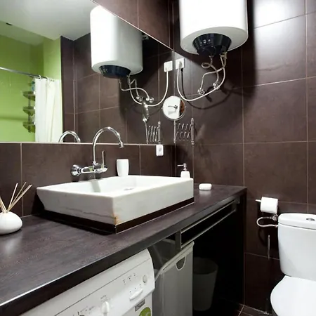 Apartment Borrell - Near Ramblas Barcelona
